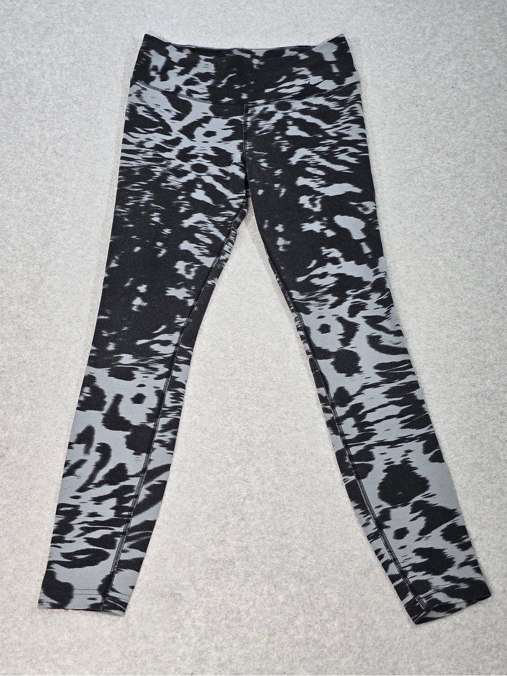 Nike Dri-FIT Women’s Ankle Leggings Medium Regular Black/Gray Abstract